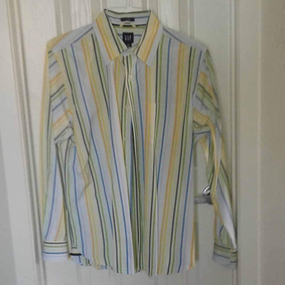 Gap men's long sleeve button down shirt